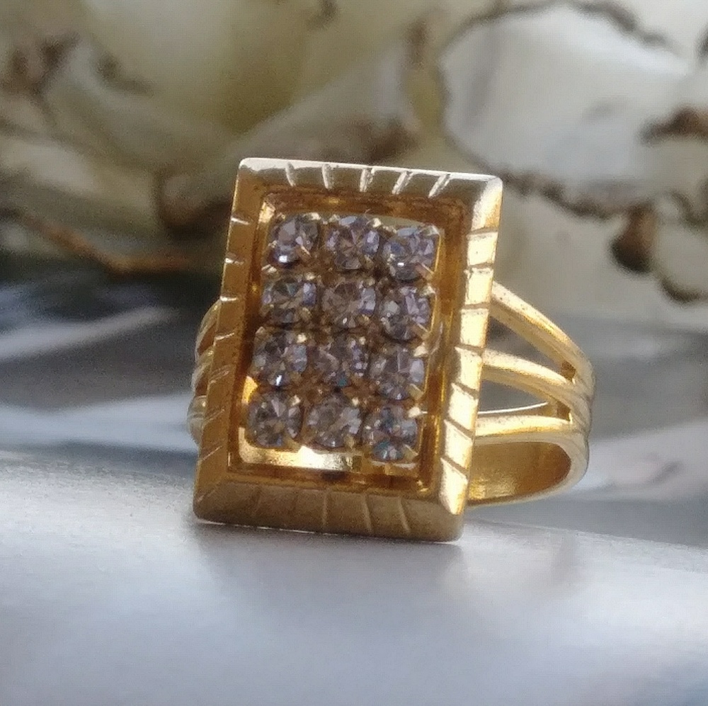⭐Vintage✨Adjustable Fashion Ring✨⭐⭐⭐⭐